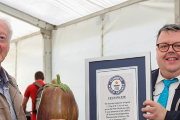 GIANT VEGETABLES CHAMPIONSHIP SMASHES GUINNESS WORLD RECORDS AT MALVERN AUTUMN SHOW